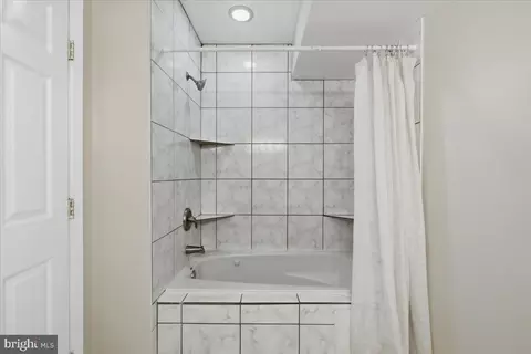 Bath - 40 Poultney St E, Baltimore, MD 21230 photo 3 of 5