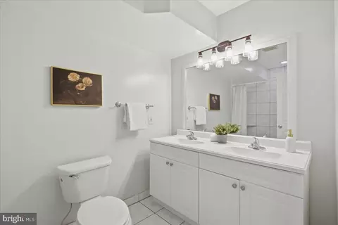 Bath - 40 Poultney St E, Baltimore, MD 21230 photo 2 of 5