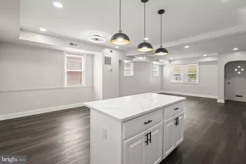 Entry Way - 3940 Penhurst Ave, Baltimore, MD 21215 photo 3 of 3