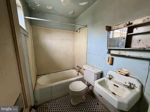Bath - 4909 Pembridge Ave, Baltimore, MD 21215 photo 1 of 1