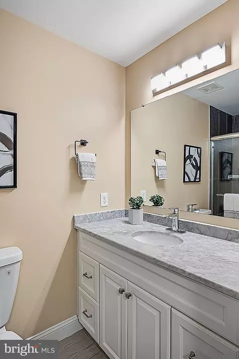 Bath - 417 S Regester St, Baltimore, MD 21231 photo 5 of 6