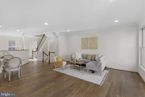 Living - 1256 Dockside Cir, Baltimore, MD 21224 photo 2 of 3