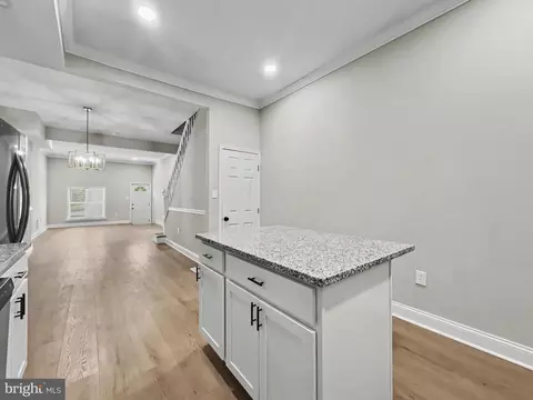Entry Way - 2129 E Federal St, Baltimore, MD 21213 photo 4 of 6
