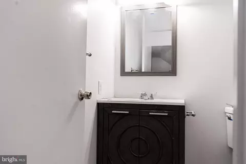 Entry Way - 406 George St, Baltimore, MD 21201 photo 3 of 4