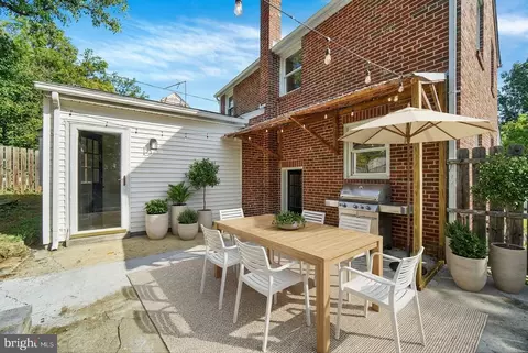 Exterior - 702 Devonshire Rd, Baltimore, MD 21229 photo 4 of 7