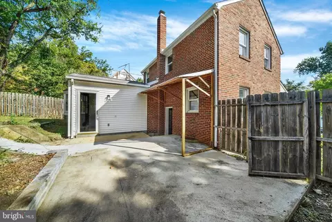 Exterior - 702 Devonshire Rd, Baltimore, MD 21229 photo 3 of 7