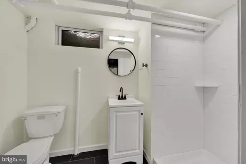 Bath - 702 Devonshire Rd, Baltimore, MD 21229 photo 1 of 1