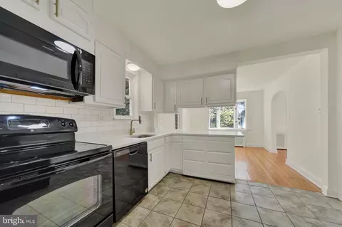 Kitchen - 702 Devonshire Rd, Baltimore, MD 21229 photo 2 of 2
