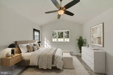 Bedroom - 702 Devonshire Rd, Baltimore, MD 21229 photo 1 of 4