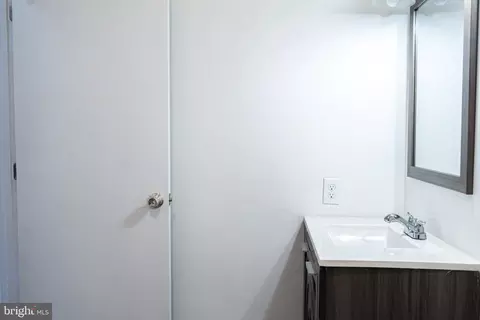 Bath - 408 George St, Baltimore, MD 21201 photo 1 of 2