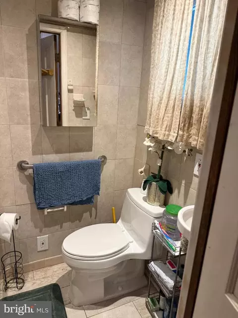 Bath - 4019 Wilkens Ave, Baltimore, MD 21229 photo 2 of 2