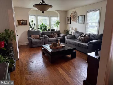 Living - 4019 Wilkens Ave, Baltimore, MD 21229 photo 1 of 1