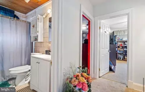 Entry Way - 4019 Wilkens Ave, Baltimore, MD 21229 photo 3 of 4