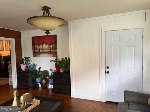 Entry Way - 4019 Wilkens Ave, Baltimore, MD 21229 photo 4 of 4
