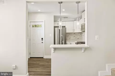 Entry Way - 2913 Oakhill Ave, Baltimore, MD 21207 photo 2 of 7