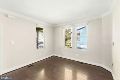 Living - 2913 Oakhill Ave, Baltimore, MD 21207 photo 1 of 2