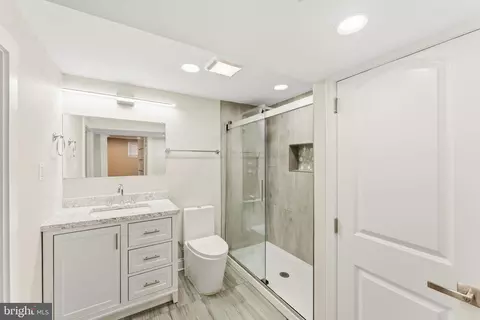 Bath - 2913 Oakhill Ave, Baltimore, MD 21207 photo 2 of 2