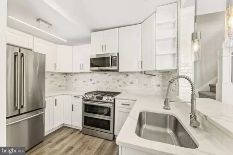 Kitchen - 2913 Oakhill Ave, Baltimore, MD 21207 photo 1 of 3