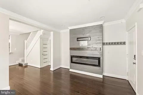 Entry Way - 2913 Oakhill Ave, Baltimore, MD 21207 photo 3 of 7
