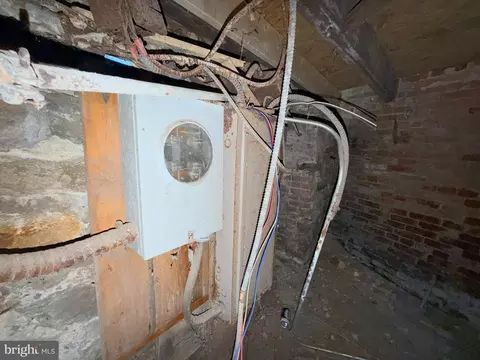 Entry Way - 1909 Frederick Ave, Baltimore, MD 21223 photo 14 of 16