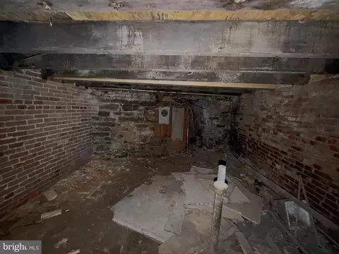 Entry Way - 1909 Frederick Ave, Baltimore, MD 21223 photo 15 of 16