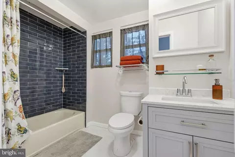 Bath - 1702 Lakeside Ave, Baltimore, MD 21218 photo 2 of 3