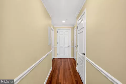 Entry Way - 100 Harborview Dr #611, Baltimore, MD 21230 photo 1 of 2