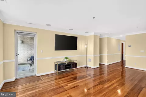 Living - 100 Harborview Dr #611, Baltimore, MD 21230 photo 7 of 8