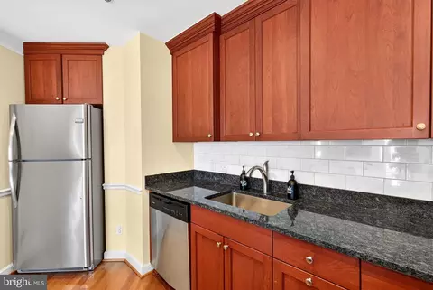 Kitchen - 100 Harborview Dr #611, Baltimore, MD 21230 photo 4 of 5
