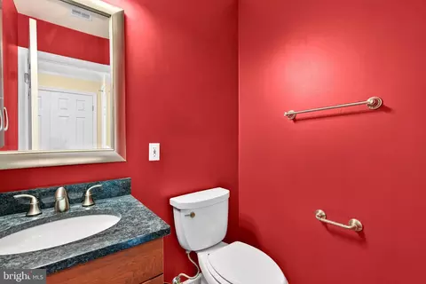 Bath - 100 Harborview Dr #611, Baltimore, MD 21230 photo 3 of 3