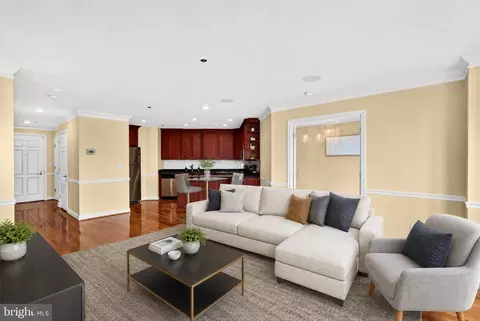 Living - 100 Harborview Dr #611, Baltimore, MD 21230 photo 2 of 8