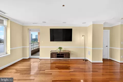 Living - 100 Harborview Dr #611, Baltimore, MD 21230 photo 6 of 8