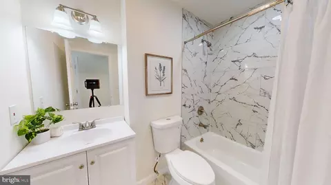 Bath - 3414 Hamilton Ave, Baltimore, MD 21214 photo 2 of 2
