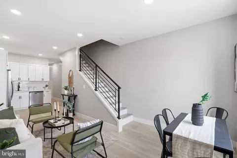 Entry Way - 4919 Eastern Ave, Baltimore, MD 21224 photo 3 of 6