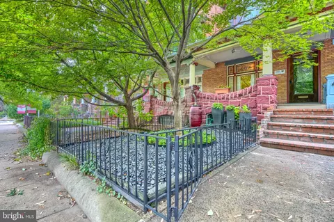 2710 N Calvert St, Baltimore, MD 21218