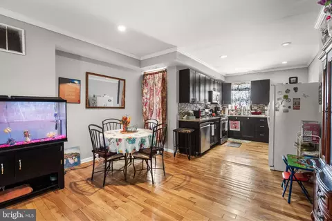 Entry Way - 307 N Monastery Ave, Baltimore, MD 21229 photo 3 of 7
