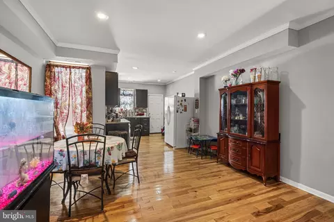 Entry Way - 307 N Monastery Ave, Baltimore, MD 21229 photo 2 of 7