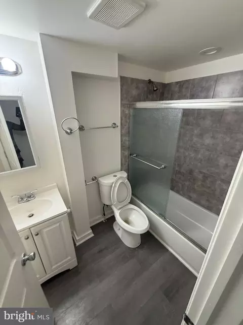 Bath - 1116 Harlem, Baltimore, MD 21217 photo 2 of 2