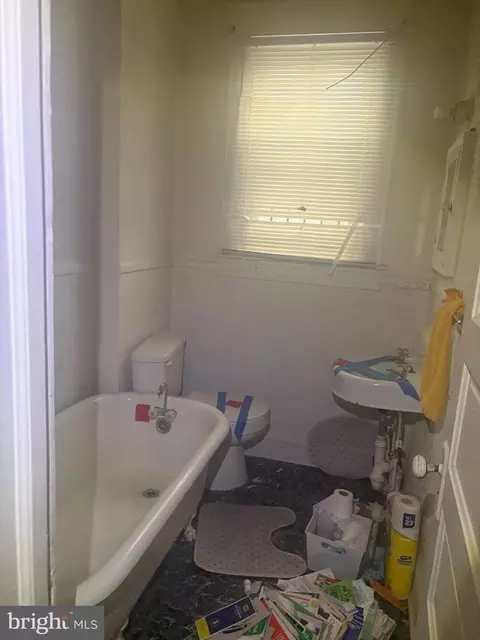 769 Linnard St, Baltimore, MD 21229 photo 2