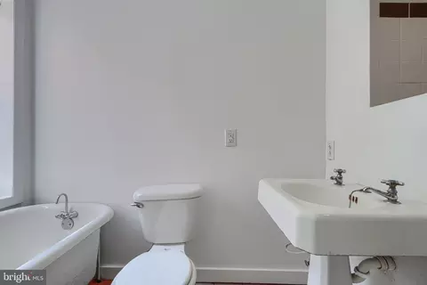 Bath - 109 S Stricker St, Baltimore, MD 21223 photo 3 of 5