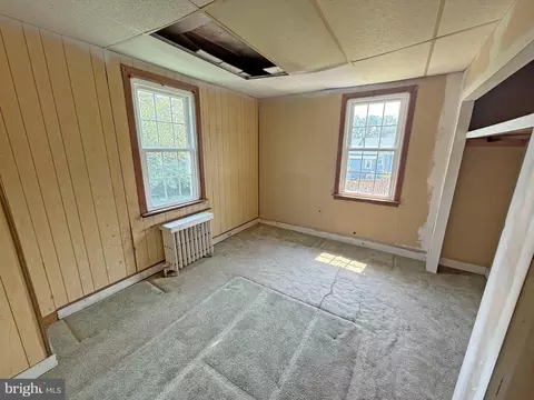 Bedroom - 4205 Moravia Rd, Baltimore, MD 21206 photo 3 of 4