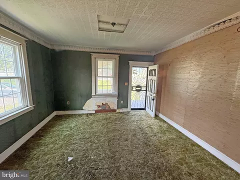 Living - 4205 Moravia Rd, Baltimore, MD 21206 photo 3 of 5