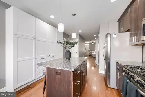 Entry Way - 1016 Mcdonogh St, Baltimore, MD 21205 photo 6 of 9