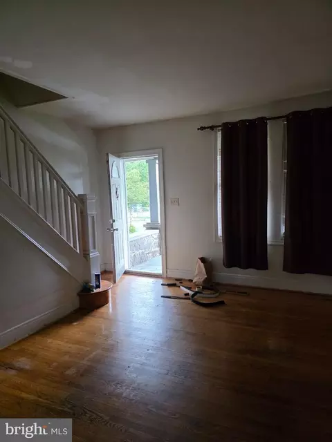Entry Way - 3 S Monastery Ave, Baltimore, MD 21229 photo 1 of 3