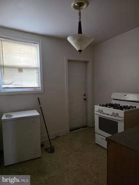 Entry Way - 3 S Monastery Ave, Baltimore, MD 21229 photo 2 of 3
