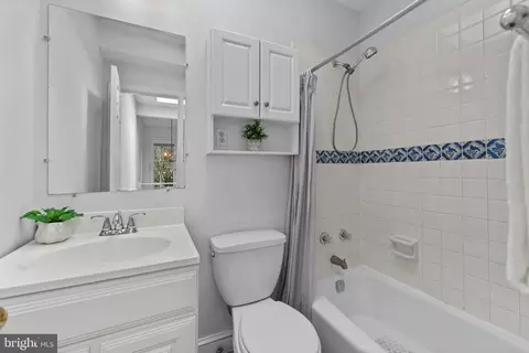 Bath - 1034 Olive St, Baltimore, MD 21230 photo 1 of 1