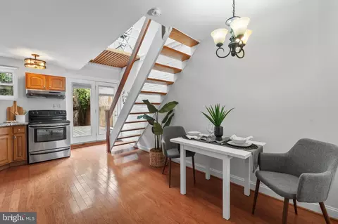 Entry Way - 1034 Olive St, Baltimore, MD 21230 photo 2 of 8