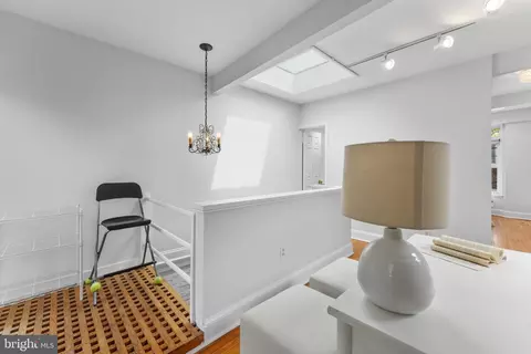 Entry Way - 1034 Olive St, Baltimore, MD 21230 photo 6 of 8