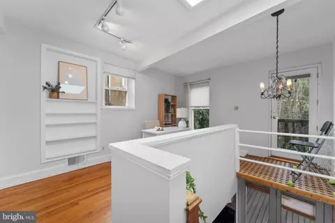 Entry Way - 1034 Olive St, Baltimore, MD 21230 photo 4 of 8