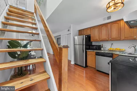 Entry Way - 1034 Olive St, Baltimore, MD 21230 photo 3 of 8